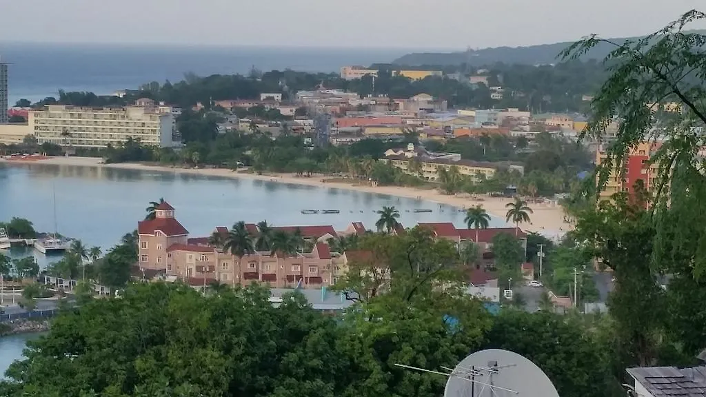 Sky Castles Apt J3 Ocho Rios Apartament